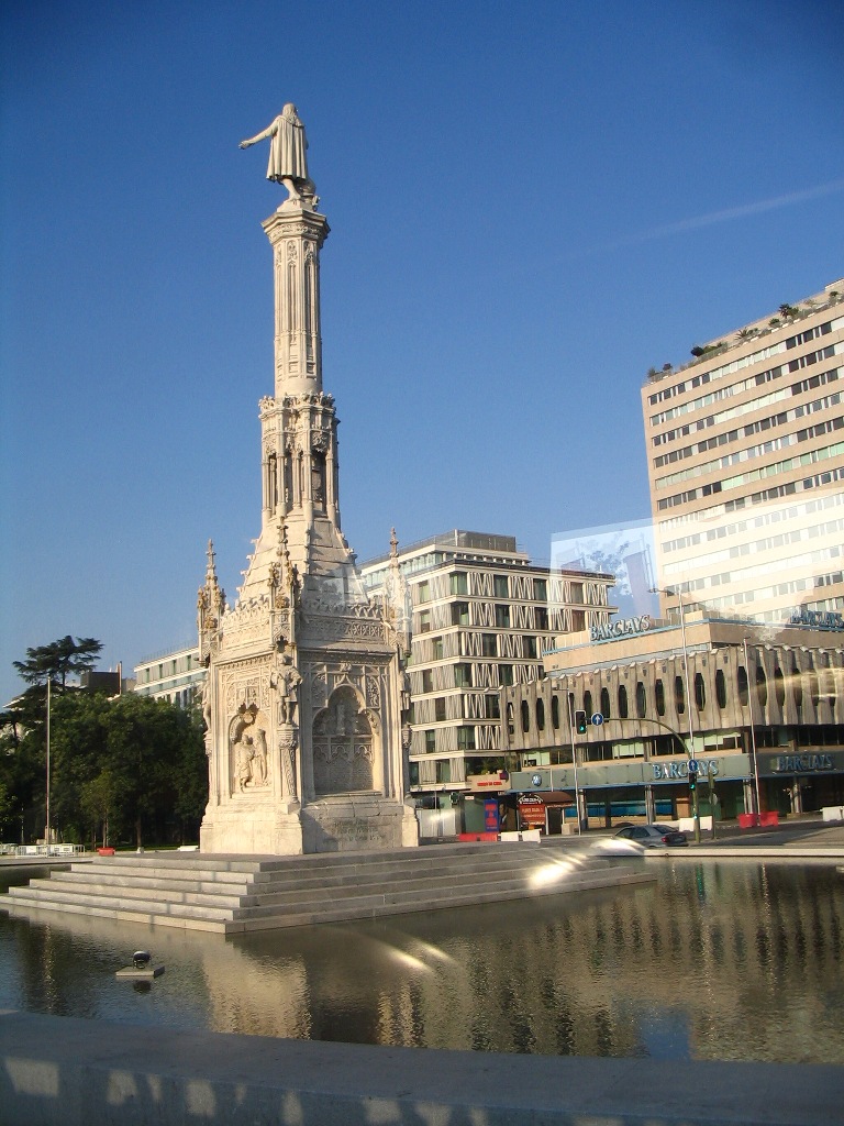 39 -Altra veduta del monumento a C. Colombo e la fontana